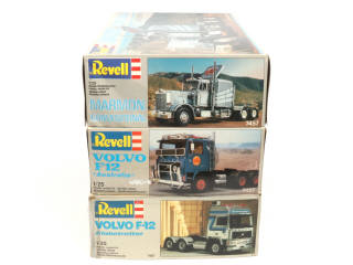 Lot 48 - REVELL (USA) (3)