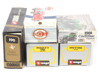 Lot 142 - DIVERS (6)