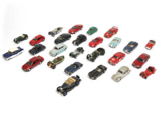 Lot 162 - DIVERS (25)