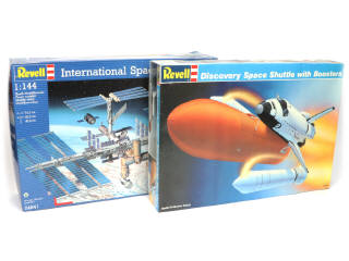 Lot 24 - REVELL (USA) (2)