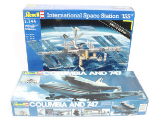 Lot 25 - REVELL (USA) (2)