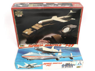 Lot 23 - REVELL (USA) (2)
