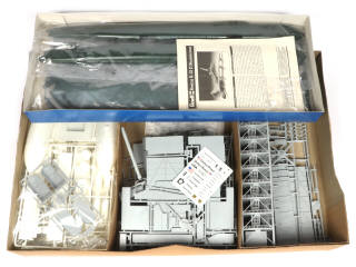 Lot 26 - REVELL (USA) (2)