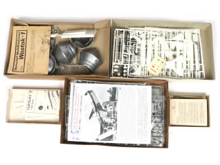 Lot 46 - DIVERS (5)