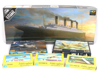 Lot 61 - DIVERS (6)
