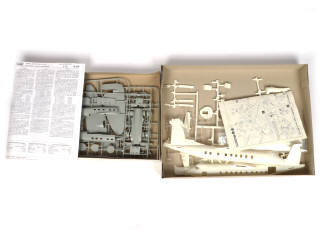 Lot 40 - DIVERS (3)