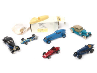 Lot 142 - DIVERS (7)
