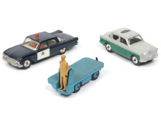 Lot 230 - DINKY TOYS (GB) (3)