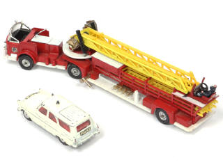 Lot 219 - CORGI TOYS (GB) (5)