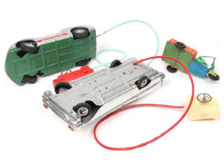 Lot 124 - DIVERS (3)