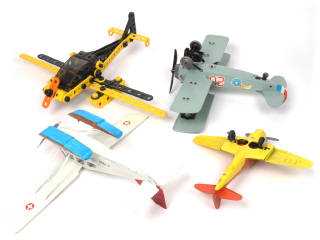 Lot 127 - DIVERS (4)