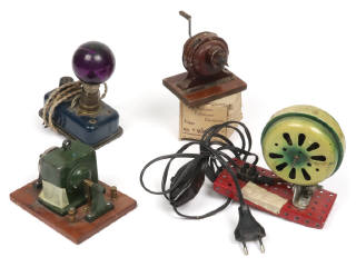 Lot 136 - DIVERS (4)