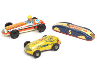 Lot 125 - DIVERS (3)