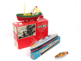 Lot 117 - DIVERS (3)