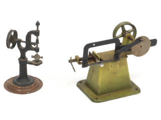 Lot 158 - DIVERS (2)