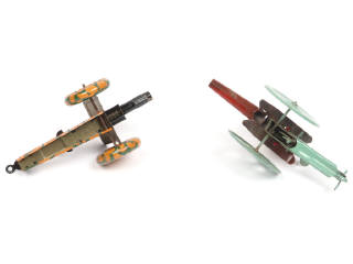 Lot 157 - DIVERS (2)