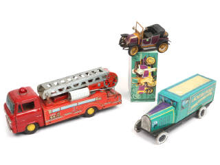 Lot 122 - DIVERS (3)