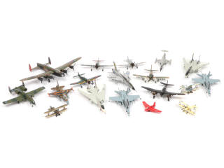 Lot 81 - DIVERS (18)