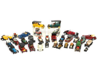 Lot 303 - DIVERS (32)