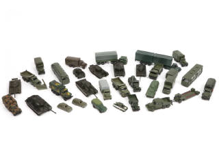 Lot 294 - DIVERS (30)