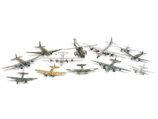 Lot 60 - DIVERS (12)