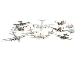 Lot 64 - DIVERS (12)