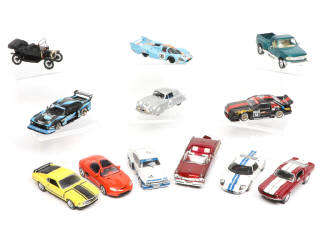 Lot 235 - DIVERS (12)