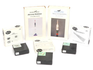 Lot 47 - DIVERS (8)