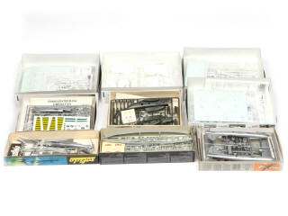 Lot 53 - DIVERS (9)