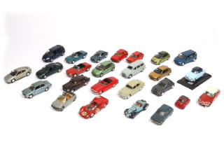Lot 218 - DIVERS (25)