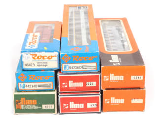 Lot 37 - DIVERS (HO) (8)