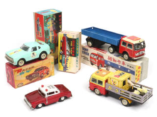 Lot 113 - DIVERS (ASIE) (4)