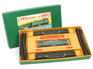 Lot 17 - HORNBY 'HO' (1)