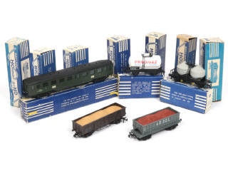 Lot 19 - HORNBY 'HO' (10)