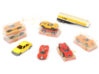 Lot 134 - DIVERS (9)