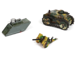 Lot 127 - DIVERS (3)