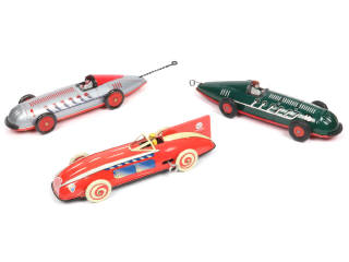 Lot 102 - DIVERS (3)