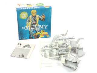 Lot 238 - AURORA PLASTICS (USA) (1)