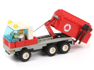 Lot 300 - LEGO (DANEMARK) (2)