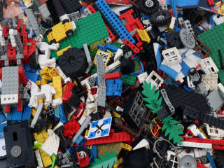 Lot 323 - LEGO (DANEMARK) (1)