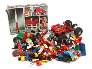 Lot 325 - LEGO (DANEMARK) (1)