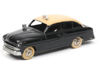 Lot 313 - DINKY TOYS (FRANCE) (1)