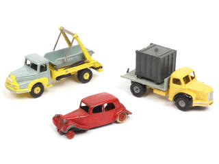 Lot 325 - DINKY TOYS (FRANCE) (3)