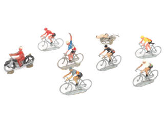 Lot 35 - DIVERS (8)