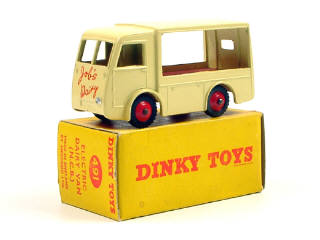 Lot 622 - DINKY TOYS GB (1)