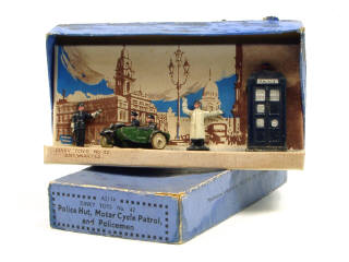 Lot 615 - DINKY TOYS GB (1)