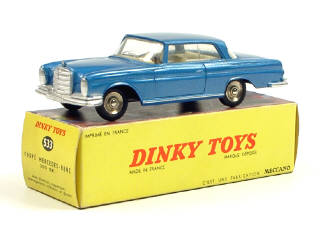 Lot 715 - DINKY TOYS FRANCE (1)