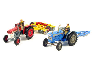 Lot 327 - CORGI TOYS (GB) (4)