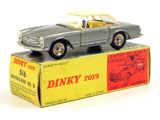 Lot 714 - DINKY TOYS (FRANCE) (1)