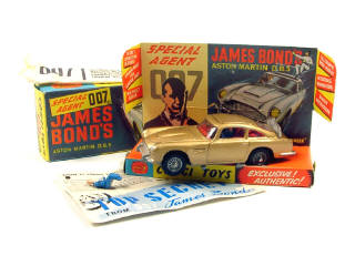 Lot 559 - CORGI TOYS (GB) (1)